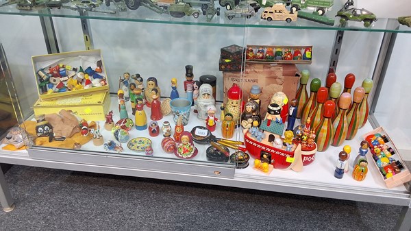 Lot 1083 - RUSSIAN DOLLS AND LACQUER BOXES