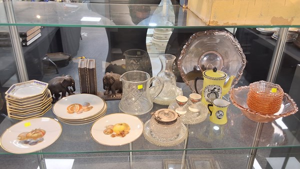 Lot 1368 - ASSORTED HOMEWARES