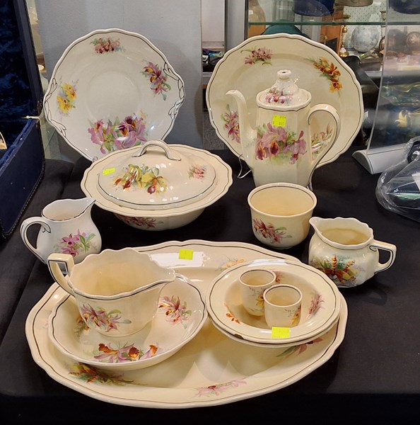 Lot 1357 - ROYAL DOULTON DINNERWARE