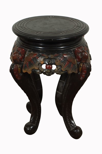 Lot 124 - FOOTSTOOL