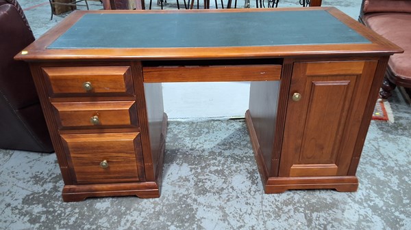 Lot 193 - TWIN PEDESTAL DESK