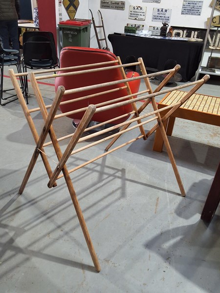 Lot 375 - CLOTHES AIRER