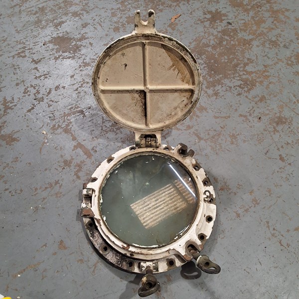 Lot 367 - PORT HOLE WINDOW