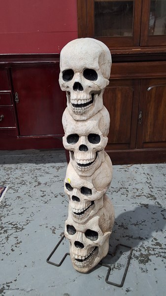 Lot 82 - SKULL TOTEM POLE