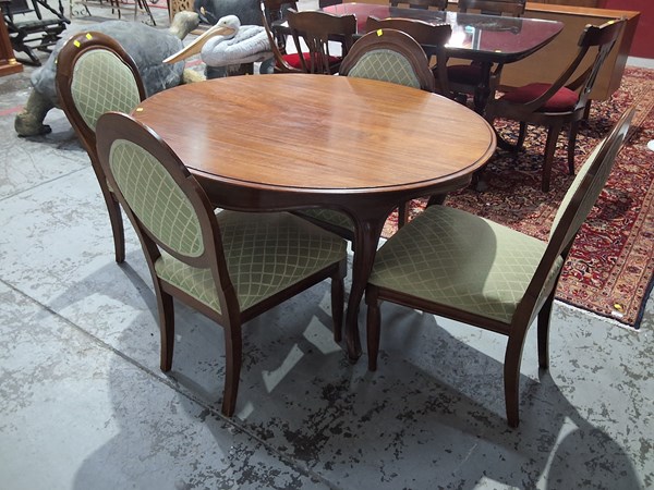 Lot 170 - DINING SUITE