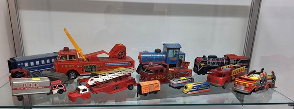 Lot 1095 - TIN TOYS