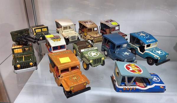 Lot 1096 - TIN TOYS JEEPS