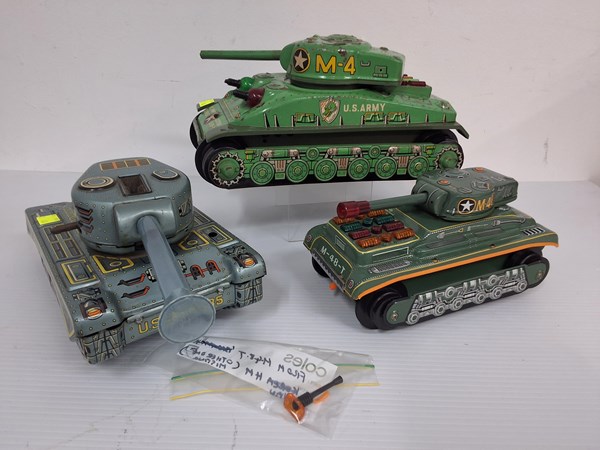 Lot 1097 - TIN TOY TANKS