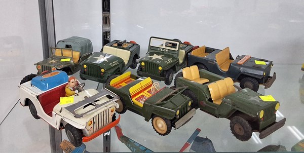 Lot 1080 - TIN TOY JEEPS