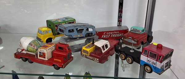 Lot 1079 - TIN TOYS