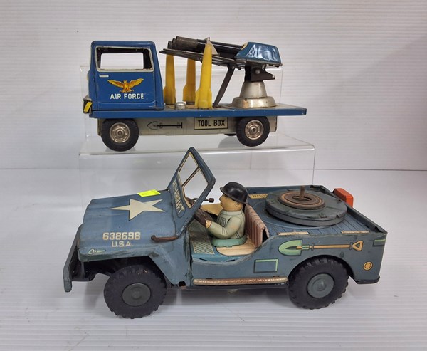 Lot 1181 - TIN TOYS