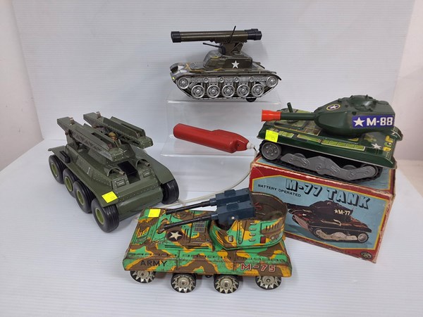 Lot 1182 - TIN TOYS