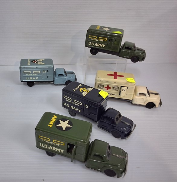 Lot 1184 - TIN TOYS