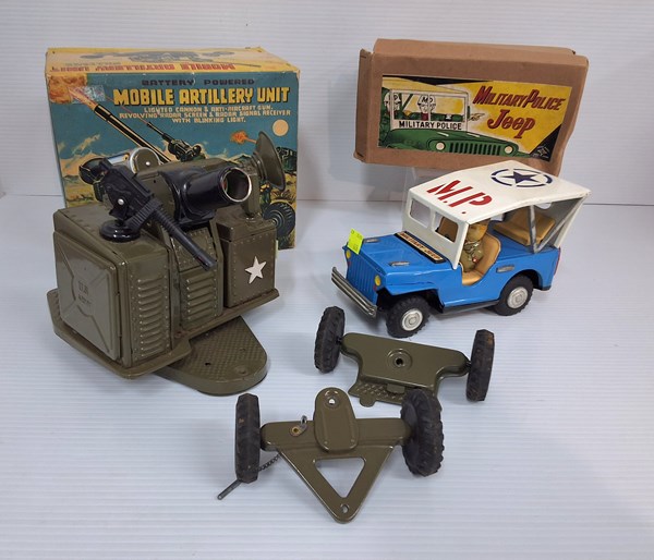 Lot 1185 - TIN TOYS