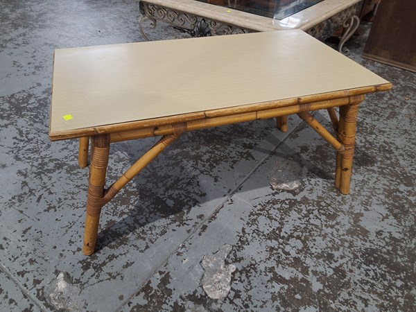 Lot 289 - COFFEE TABLE