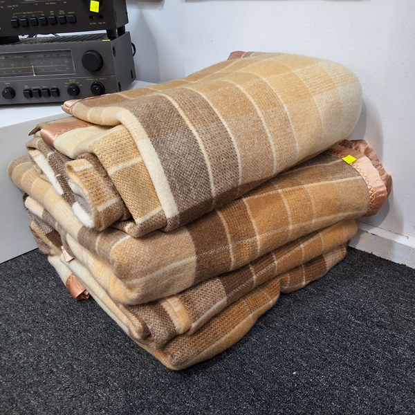 Lot 1355 - BLANKETS