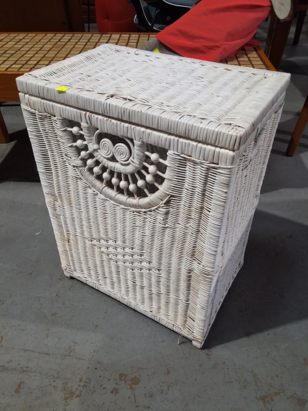 Lot 329 - LAUNDRY BASKET