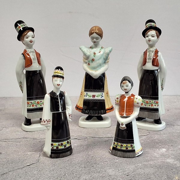 Lot 1153 - HOLLOHAZA FIGURES