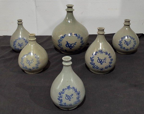 Lot 1202 - JAPANESE APOTHECARY BOTTLES