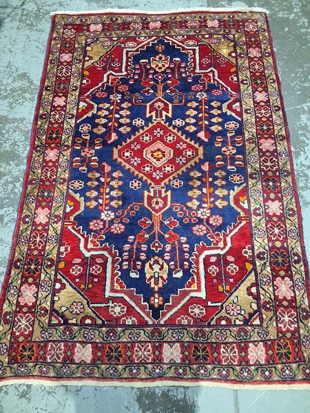 Lot 302 - PERSIAN RUG