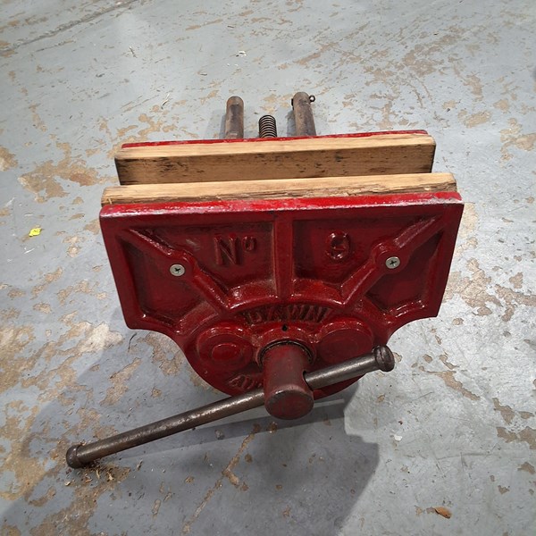 Lot 350 - CARPENTERS VICE