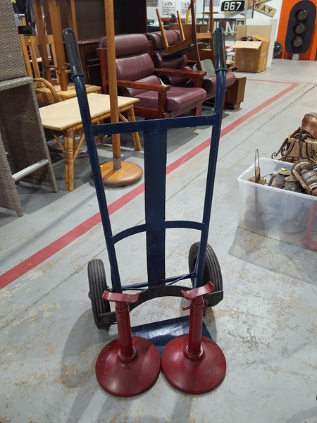 Lot 347 - SACK TRUCK AND AXLE STANDS