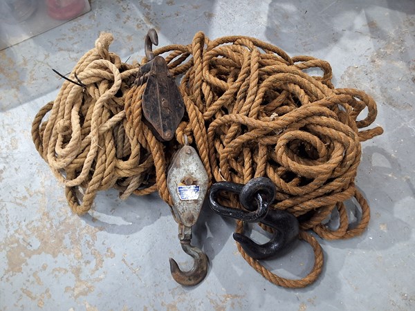 Lot 364 - BLOCK AND TACKLE