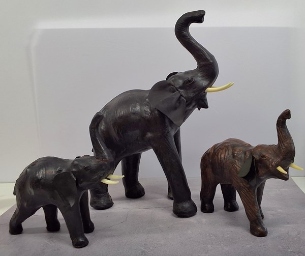 Lot 1385 - ELEPHANTS