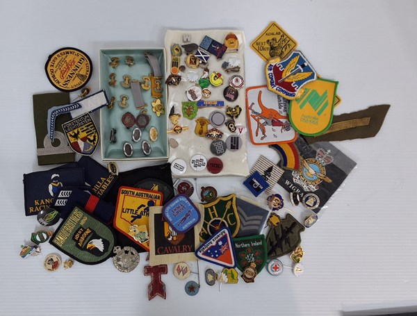 Lot 1124 - BADGES AND PATCHES