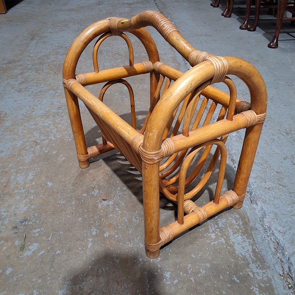 Lot 290 - MAGAZINE RACK