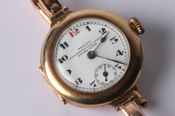 Lot 1014 - GOLD WATCH