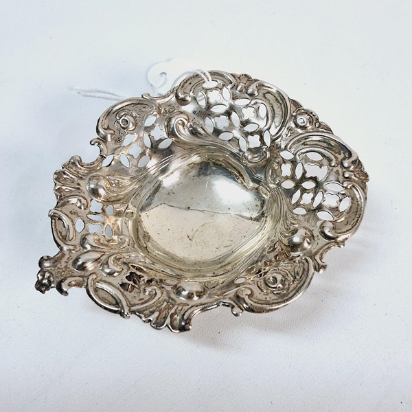 Lot 1045 - SILVER BON BON DISH