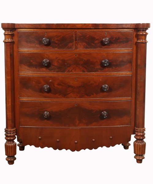 Lot 20 - CHEST OF DRAWERS