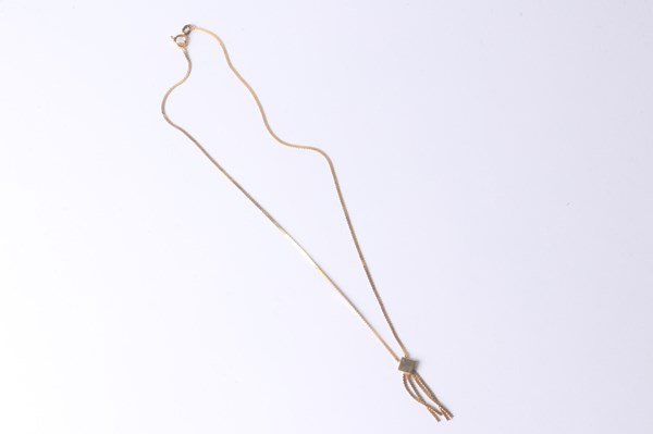 Lot 1030 - GOLD NECKLACE