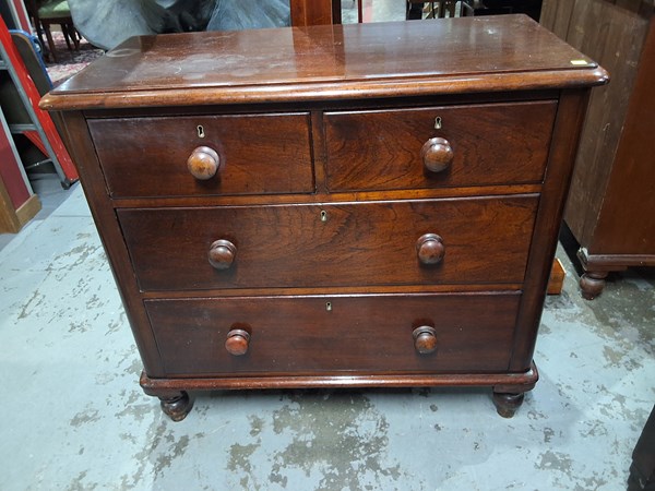 Lot 332 - CHEST OF DRAWERS