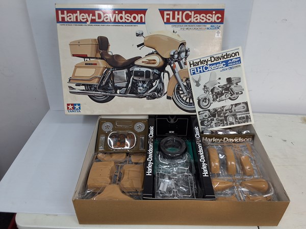 Lot 1073 - HARLEY DAVIDSON MODEL KIT