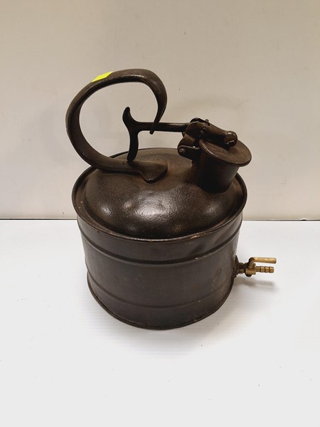 Lot 1239 - OIL CAN