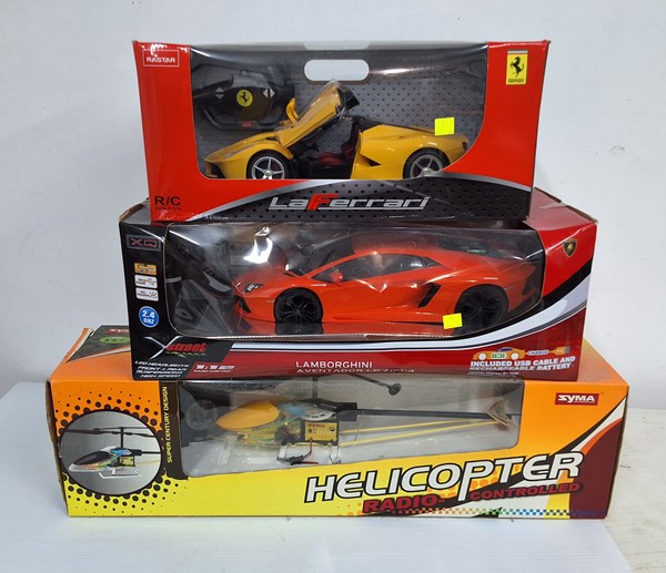 Lot 1093 - RADIO CONTROLLED CARS AND HELICOPTER