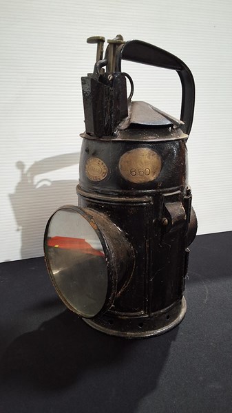 Lot 39 - SIGNAL LAMP