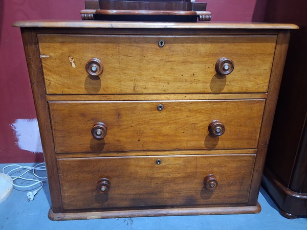 Lot 158 - CHEST OF DRAWERS