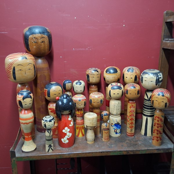 Lot 182 - KOKESHI FIGURES