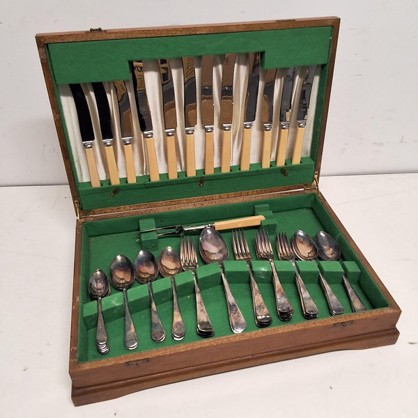 Lot 1351 - TIMBER CASED CUTLERY SET