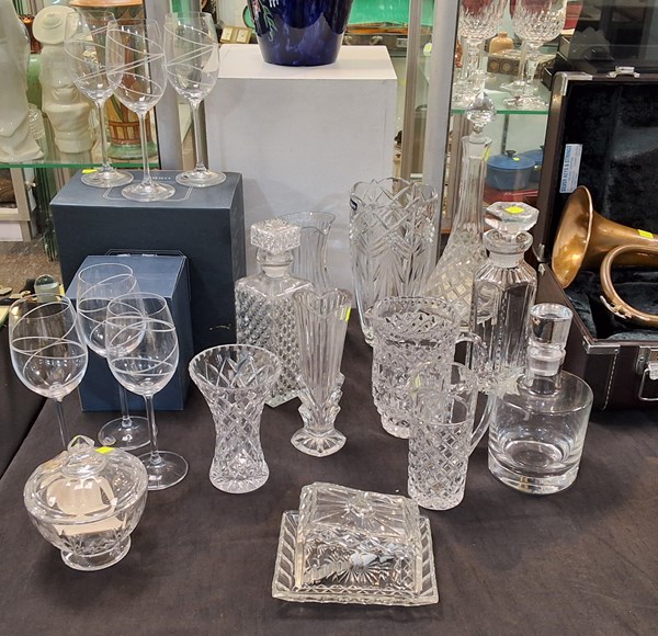 Lot 1353 - GLASSWARE