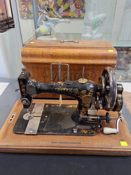 Lot 1170 - VERITAS SEWING MACHINE