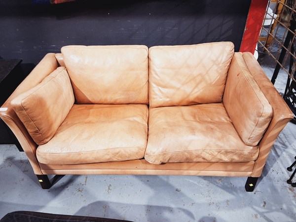 Lot 371 - SOFA