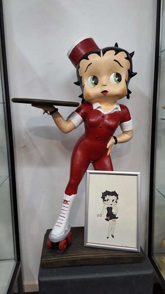 Lot 1084 - BETTY BOOP BUTLER TABLE