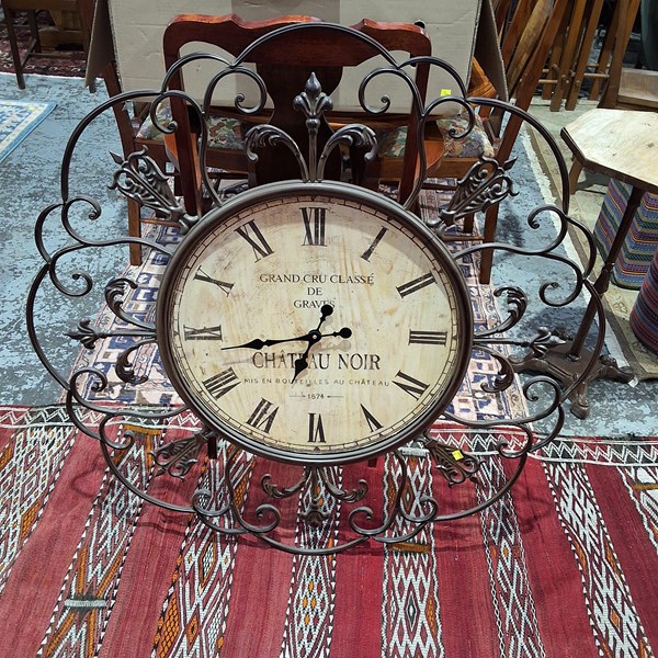 Lot 316 - DECORATIVE CLOCK