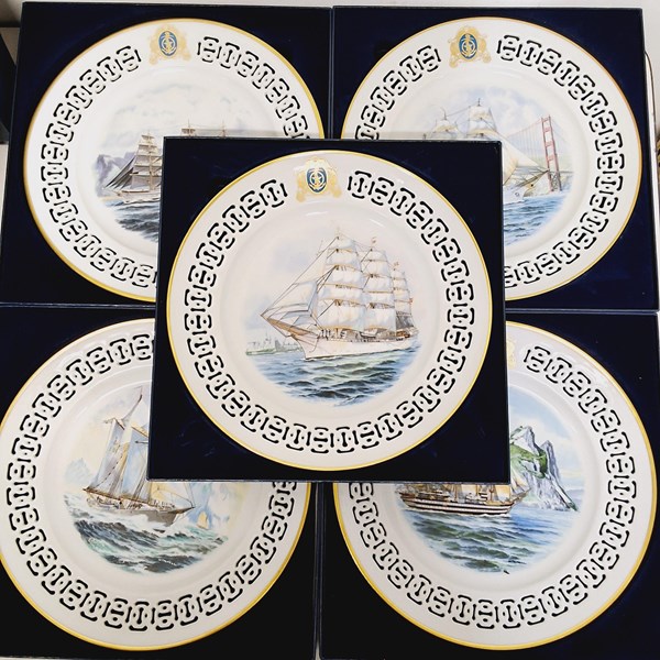 Lot 1398 - BING & GRØNDAHL COLLECTORS PLATES