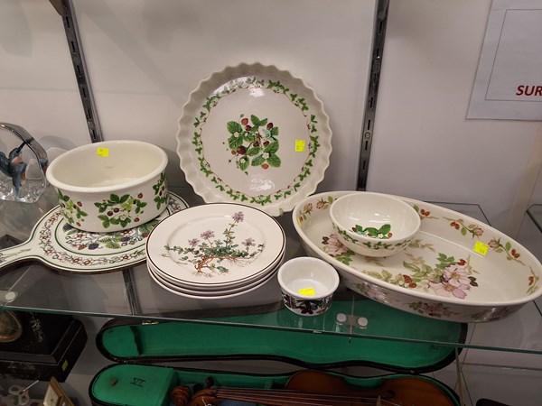 Lot 1289 - FLORAL DECORATED CHINA