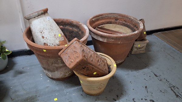 Lot 75 - PLANT POTS